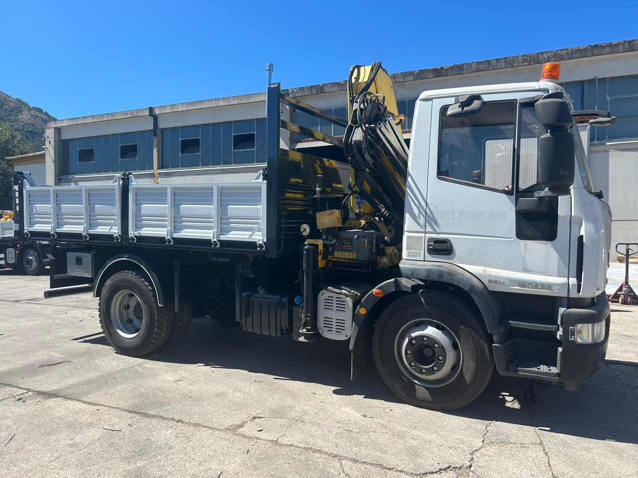 IVECO EUROCARGO 160E28 - Camion grue, Camion benne: photos 3 IVECO EUROCARGO 160E28 - Camion grue, Camion benne: photos 3