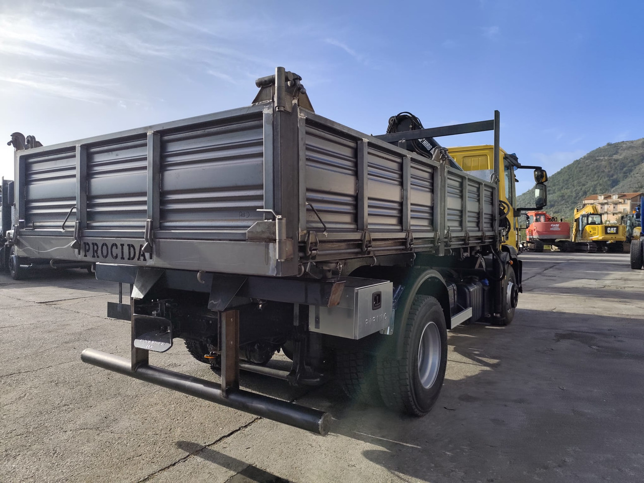 IVECO EUROCARGO 160E30 - Camion grue: photos 4 IVECO EUROCARGO 160E30 - Camion grue: photos 4