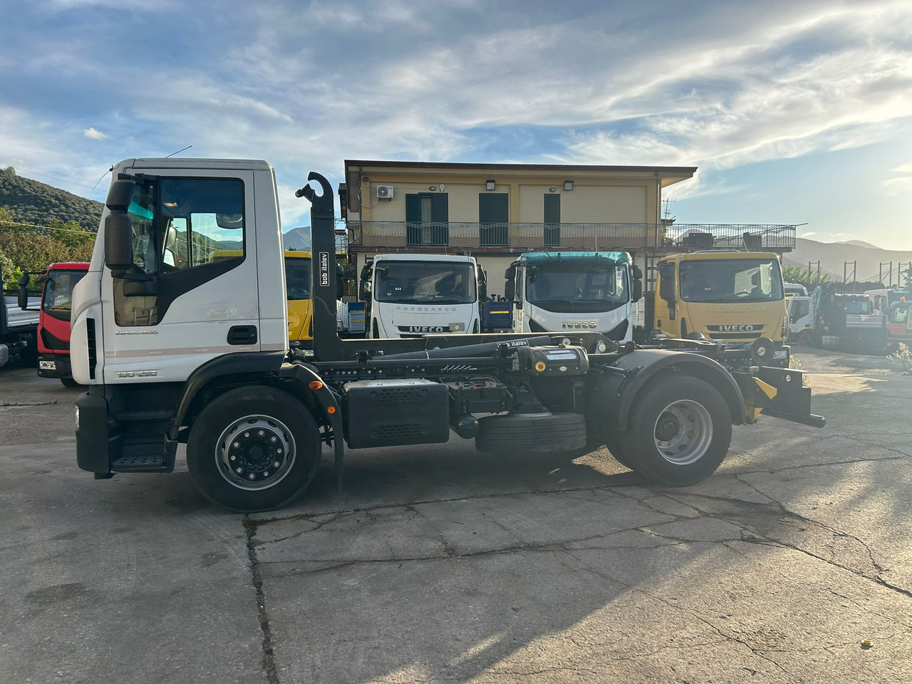 IVECO EUROCARGO 180-250 - Camion ampliroll, Camion grue: photos 4 IVECO EUROCARGO 180-250 - Camion ampliroll, Camion grue: photos 4