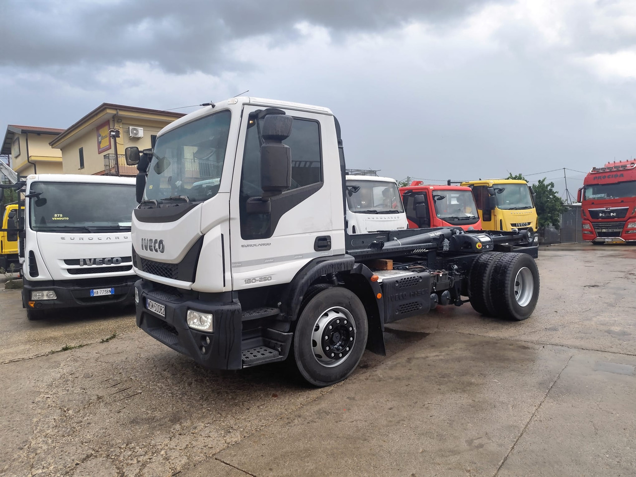 IVECO EUROCARGO 180-250 - Camion ampliroll, Camion grue: photos 2 IVECO EUROCARGO 180-250 - Camion ampliroll, Camion grue: photos 2