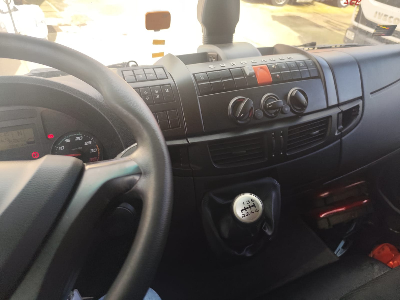 Camion grue, Camion grue IVECO EUROCARGO 180-250: photos 34 Camion grue, Camion grue IVECO EUROCARGO 180-250: photos 34