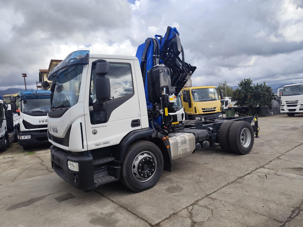 IVECO EUROCARGO 180-320 - Camion benne, Camion grue: photos 4 IVECO EUROCARGO 180-320 - Camion benne, Camion grue: photos 4