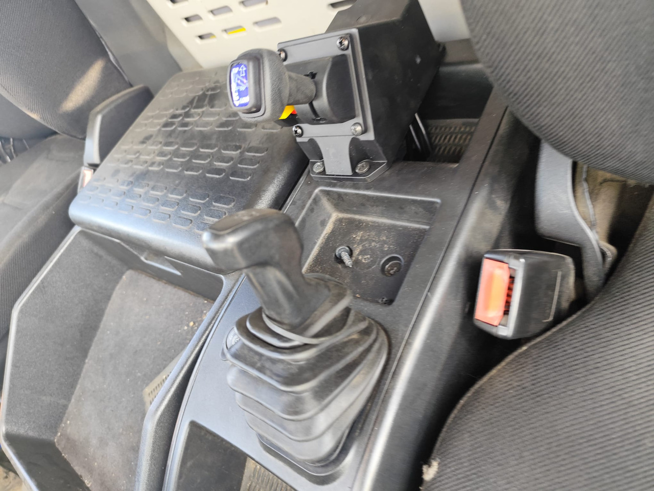 IVECO EUROCARGO 75-160 - Camion grue: photos 5 IVECO EUROCARGO 75-160 - Camion grue: photos 5