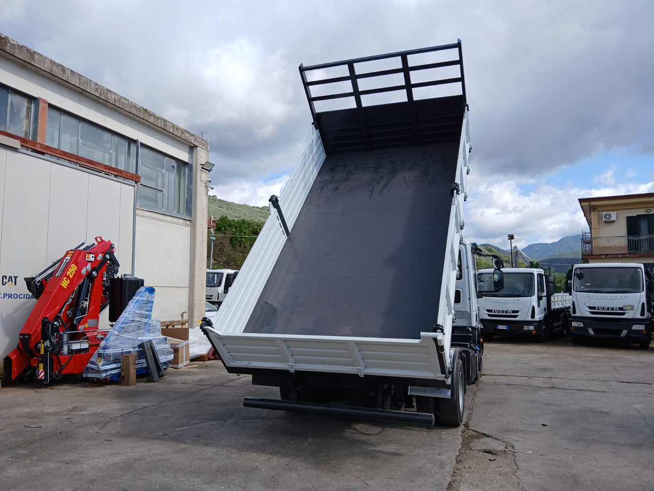 Camion benne IVECO EUROCARGO 75-210: photos 39
