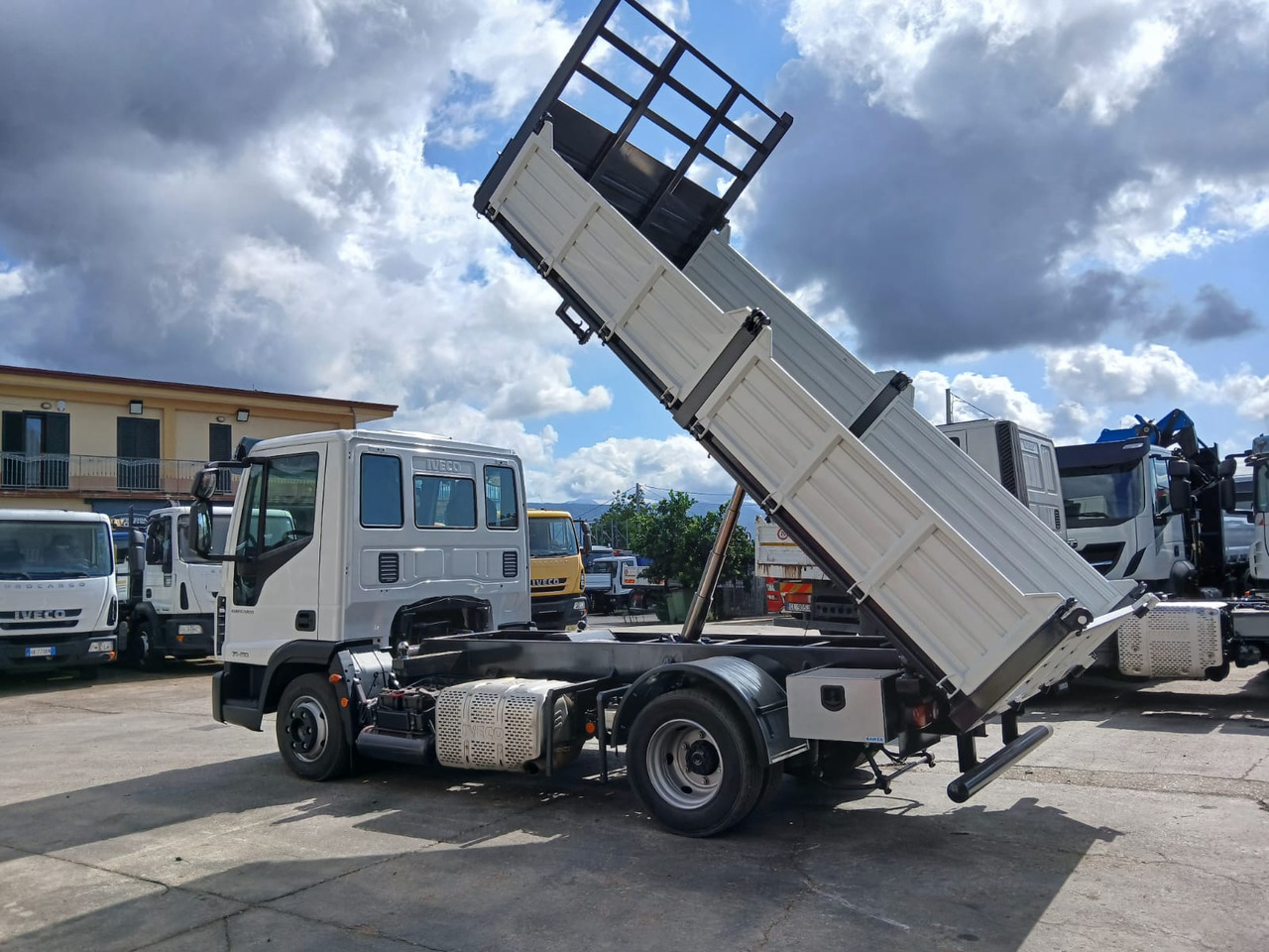 Camion benne IVECO EUROCARGO 75-210: photos 33