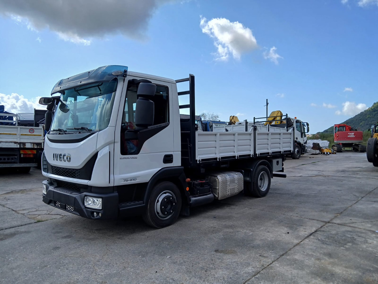 Camion benne IVECO EUROCARGO 75-210: photos 9