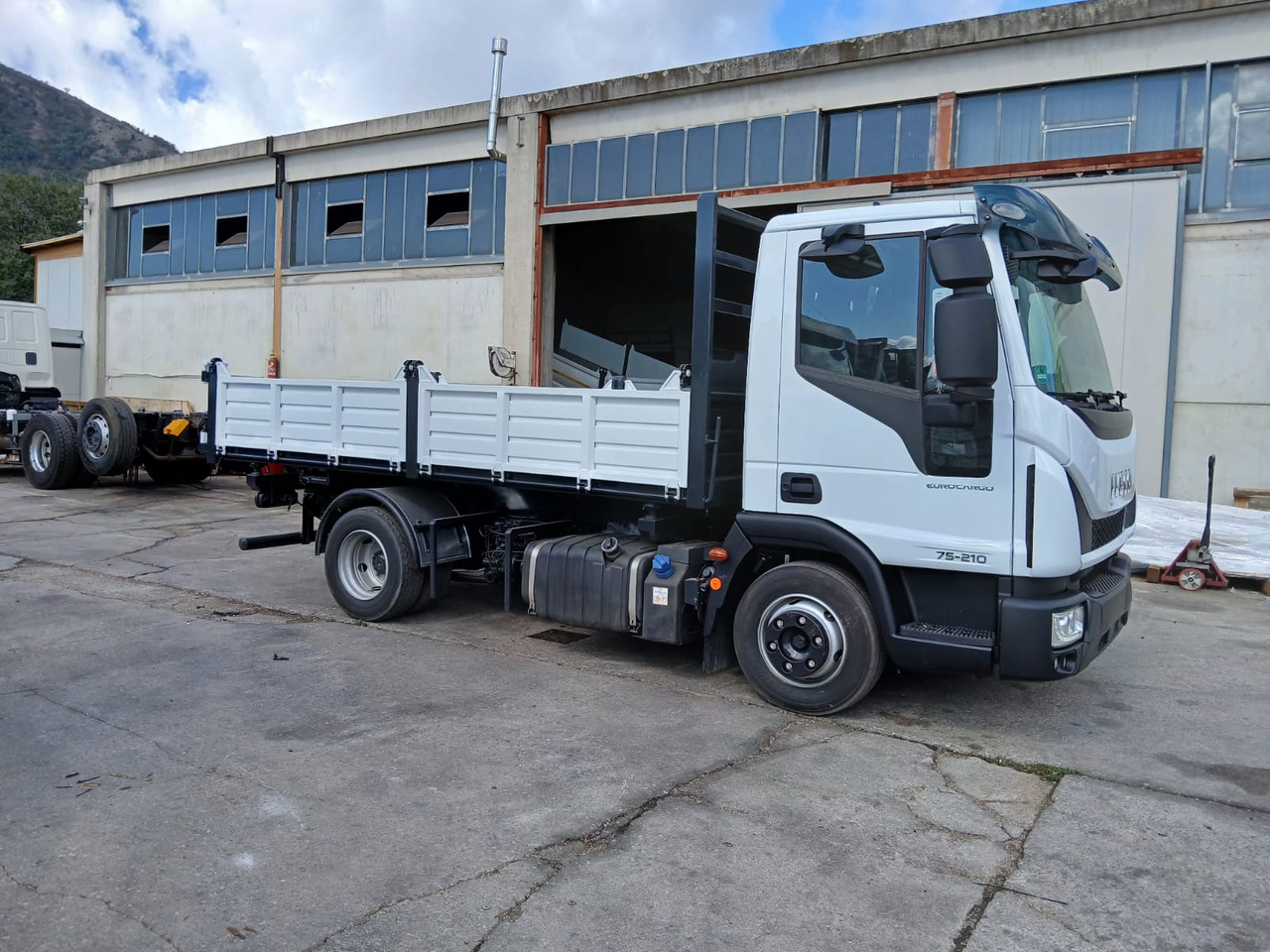 Camion benne IVECO EUROCARGO 75-210: photos 21