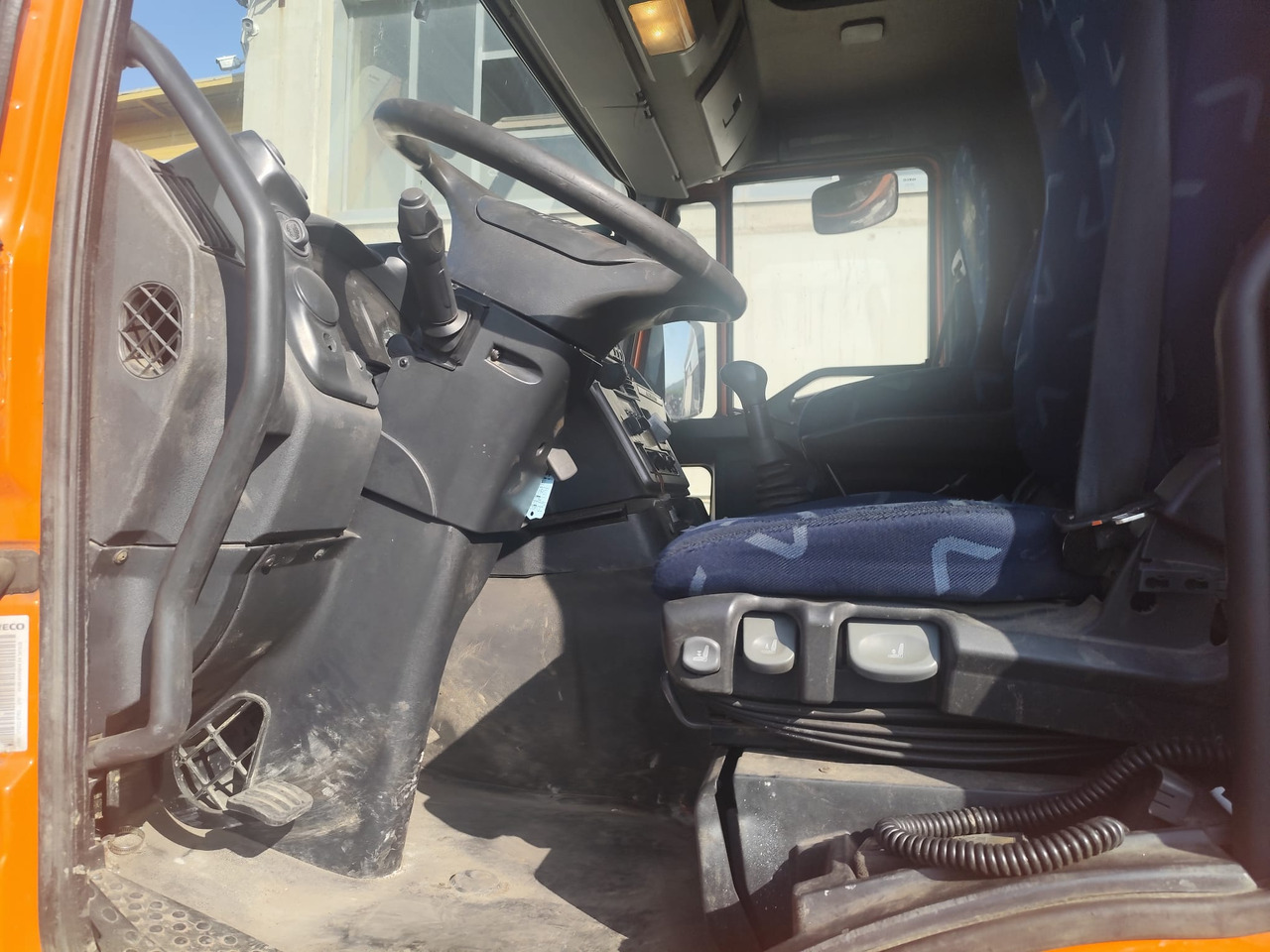 IVECO STRALIS 190S31 - Camion grue: photos 2 IVECO STRALIS 190S31 - Camion grue: photos 2