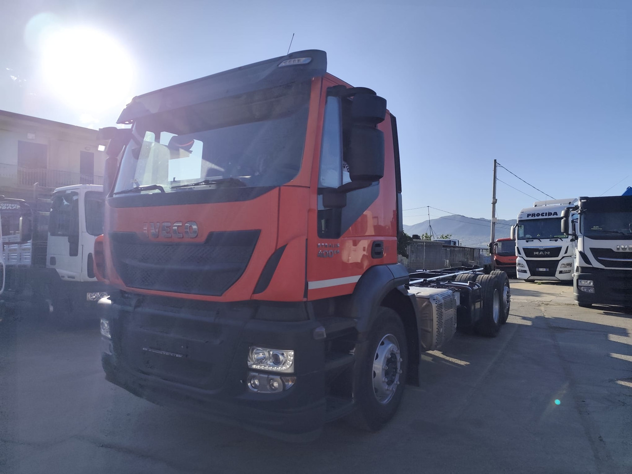 IVECO STRALIS 260S40 - Camion plateau: photos 1 IVECO STRALIS 260S40 - Camion plateau: photos 1