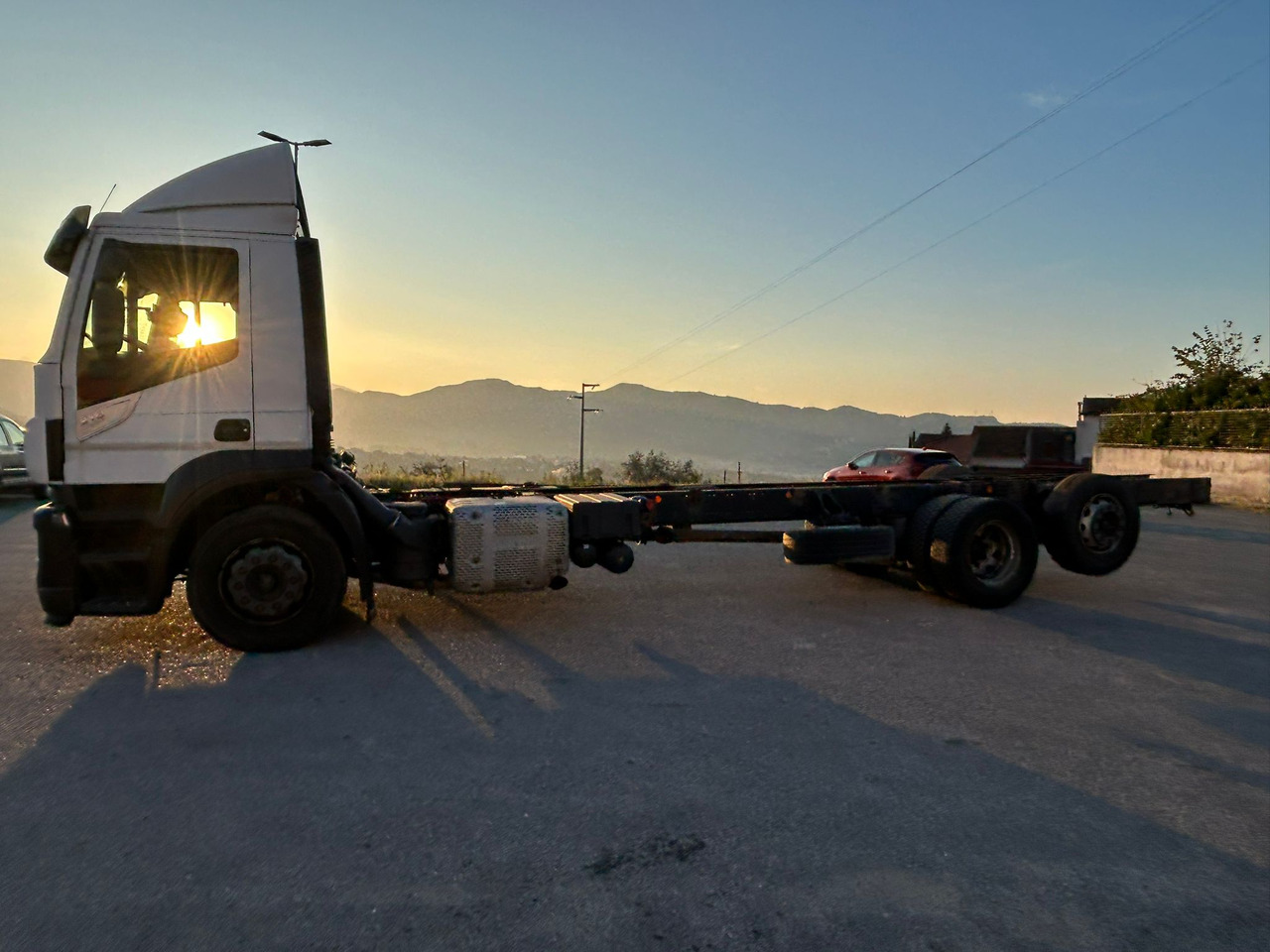 IVECO STRALIS AD 260S31 XP - Châssis cabine: photos 2 IVECO STRALIS AD 260S31 XP - Châssis cabine: photos 2