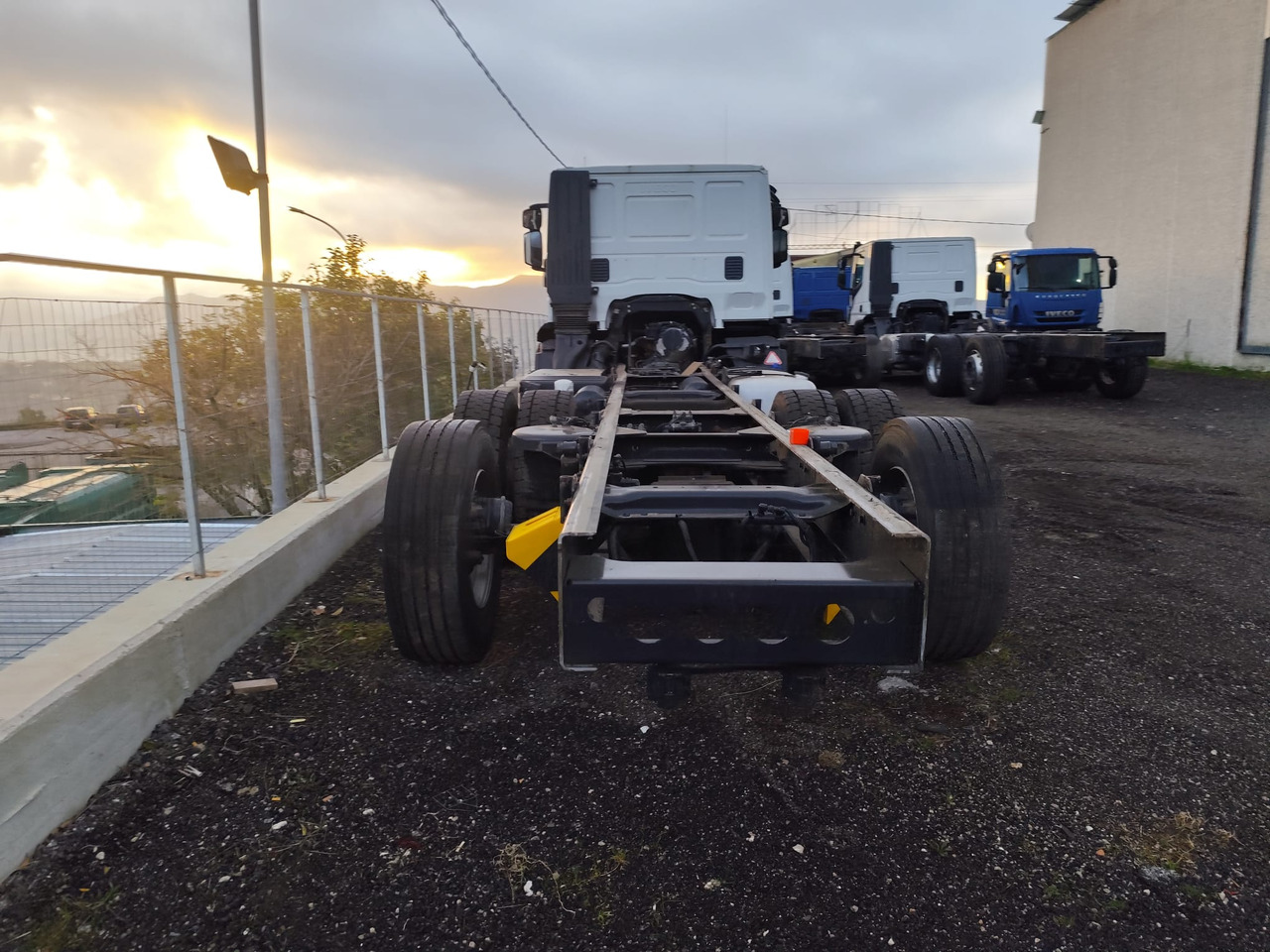 IVECO STRALIS AD 260S31 XP - Châssis cabine: photos 5 IVECO STRALIS AD 260S31 XP - Châssis cabine: photos 5