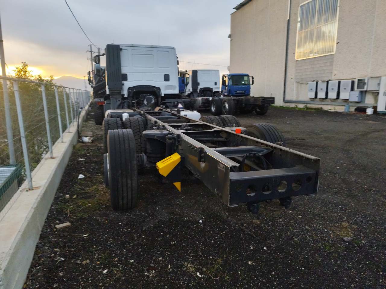 IVECO STRALIS AD 260S31 XP - Châssis cabine: photos 4 IVECO STRALIS AD 260S31 XP - Châssis cabine: photos 4