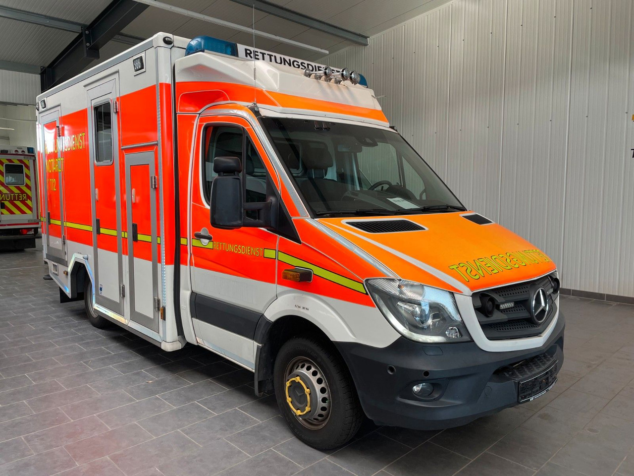 Mercedes-Benz Sprinter II Rettungswagen 519 CDI - Voiture: photos 1 Mercedes-Benz Sprinter II Rettungswagen 519 CDI - Voiture: photos 1