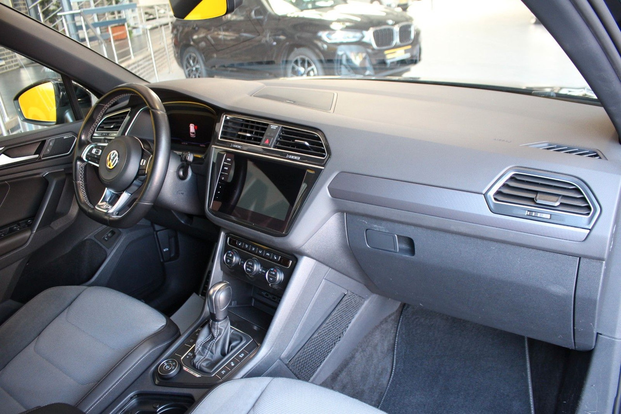 Volkswagen Tiguan 2.0 Highline R-Line 4Motion Pano ACC AHK - SUV: photos 4 Volkswagen Tiguan 2.0 Highline R-Line 4Motion Pano ACC AHK - SUV: photos 4