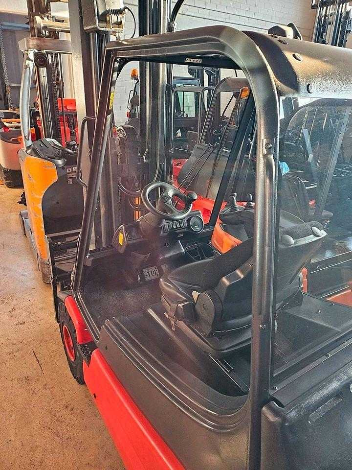 Linde E25 - Chariot élévateur électrique: photos 5 Linde E25 - Chariot élévateur électrique: photos 5
