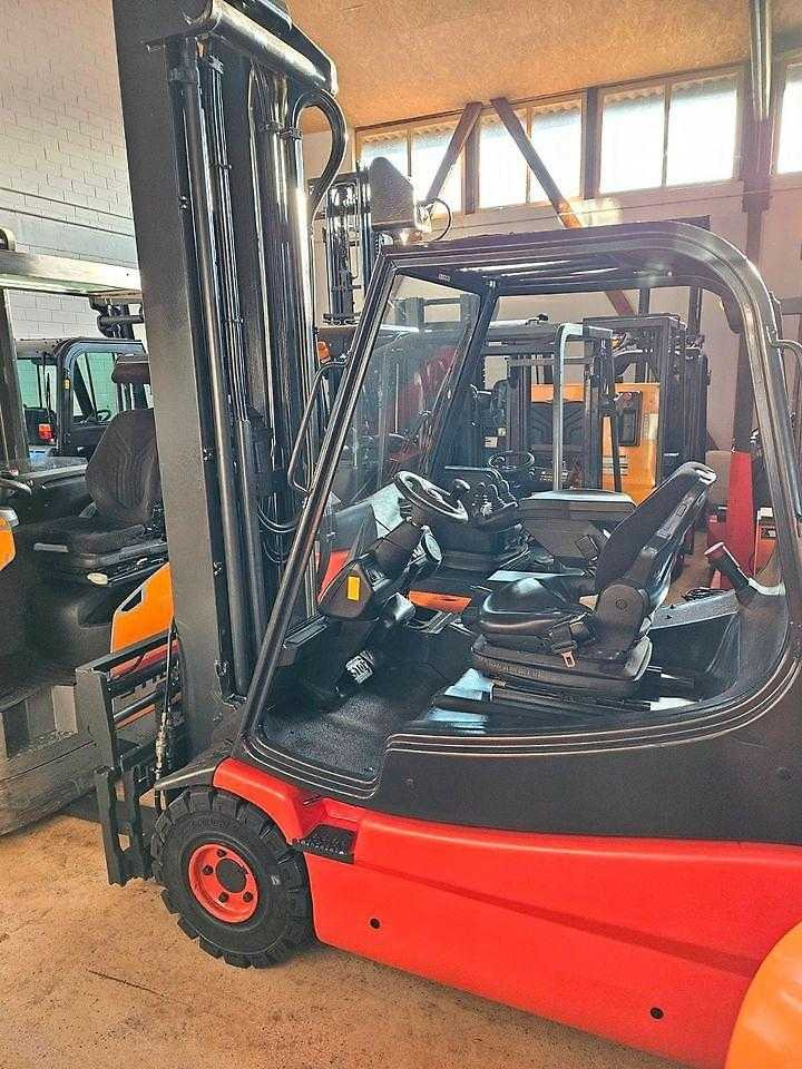 Linde E25 - Chariot élévateur électrique: photos 2 Linde E25 - Chariot élévateur électrique: photos 2