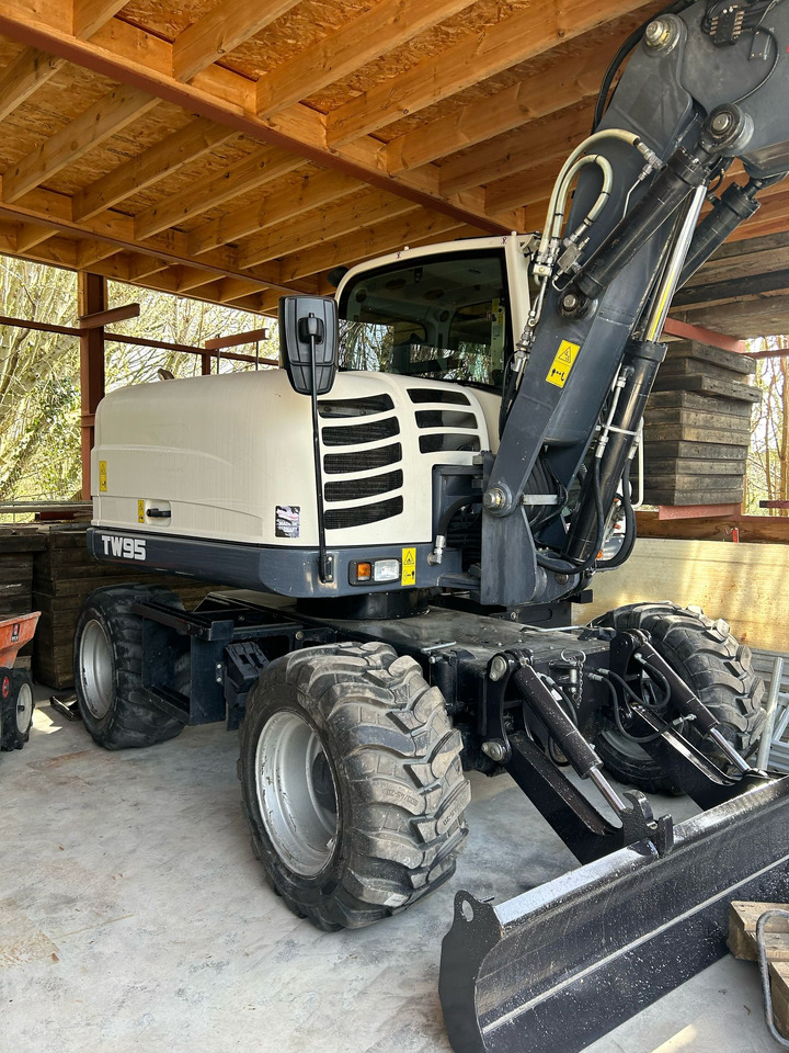 SCHAEFF TW95 - Pelle sur pneus: photos 1 SCHAEFF TW95 - Pelle sur pneus: photos 1