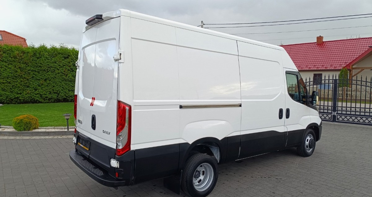 Iveco Daily 35C13 Blaszak L3H2 na bliźniakach VAT 23 - Fourgon utilitaire: photos 4 Iveco Daily 35C13 Blaszak L3H2 na bliźniakach VAT 23 - Fourgon utilitaire: photos 4