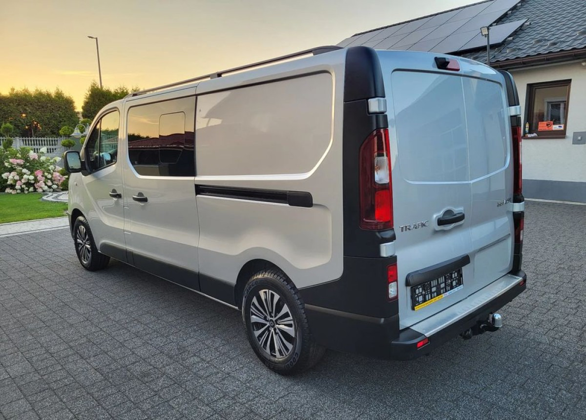 Utilitaire double cabine Renault Trafic 2.0 Doka: photos 7