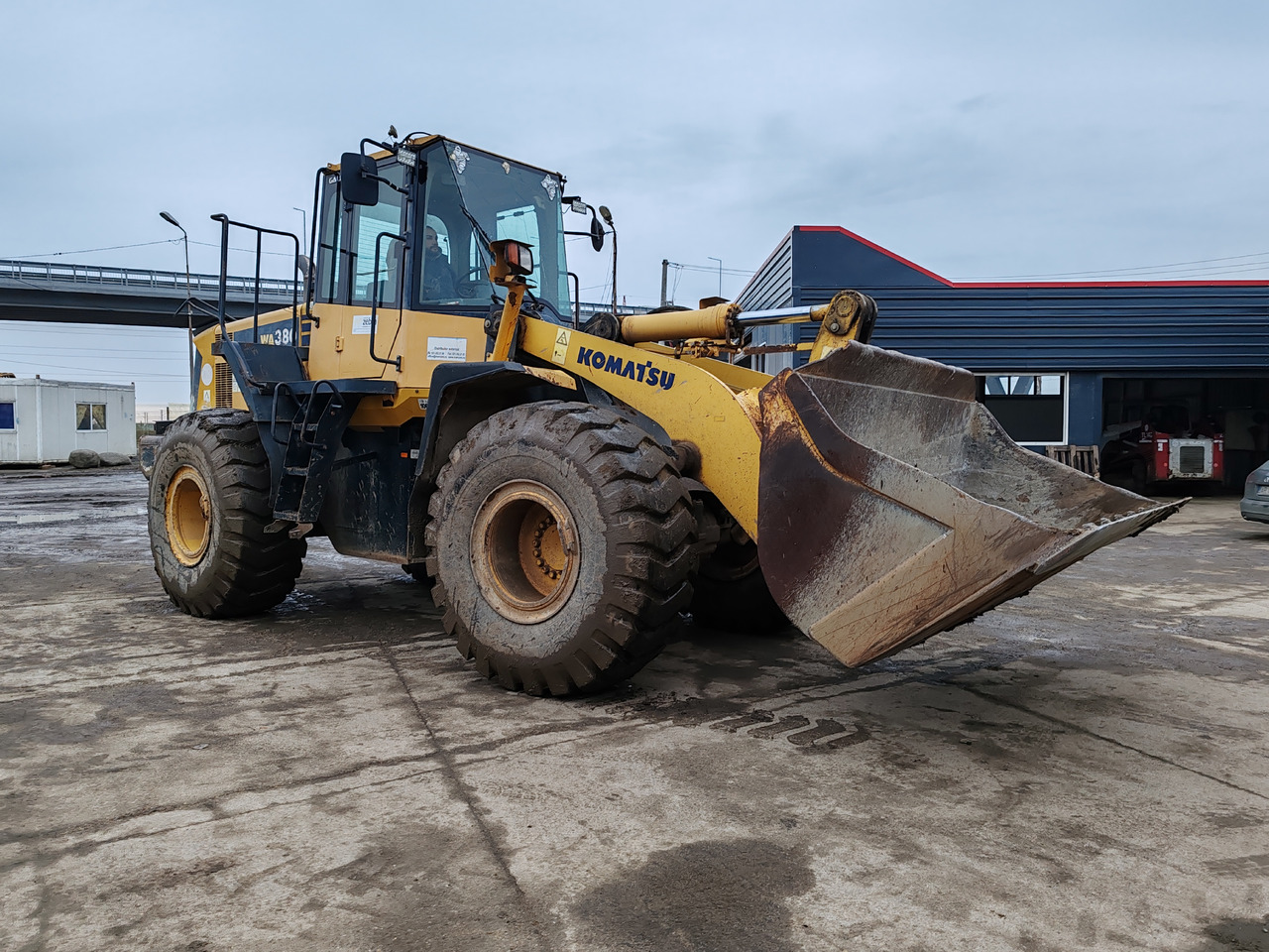 KOMATSU WA 380-S - Chargeuse sur pneus: photos 2 KOMATSU WA 380-S - Chargeuse sur pneus: photos 2