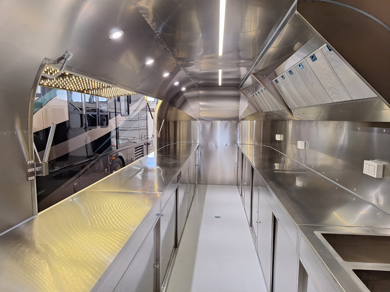 Deli Star Trailer American 6000 - EU Standards - Remorque magasin: photos 3 Deli Star Trailer American 6000 - EU Standards - Remorque magasin: photos 3