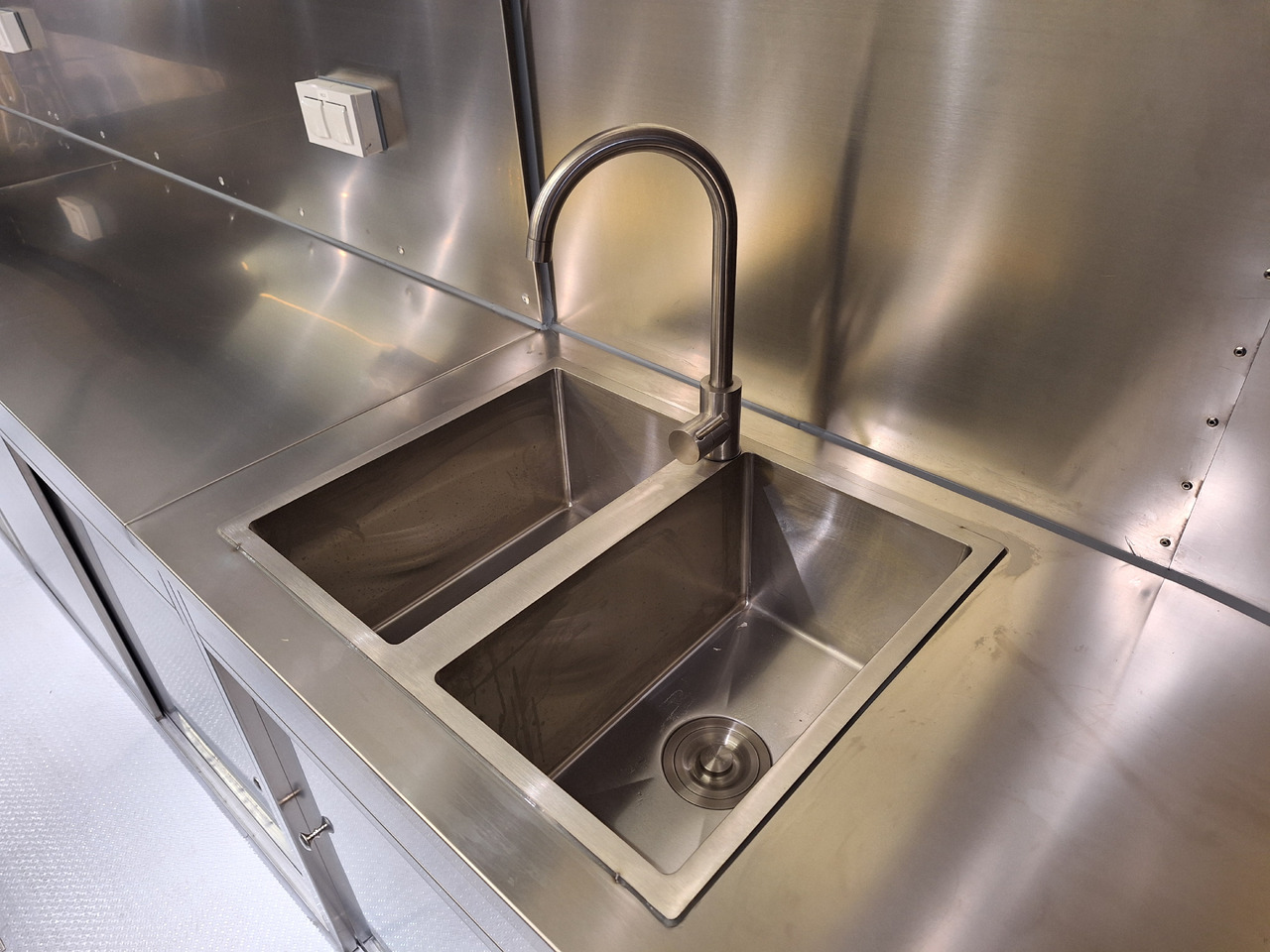 Deli Star Trailer American 6000 - EU Standards - Remorque magasin: photos 4 Deli Star Trailer American 6000 - EU Standards - Remorque magasin: photos 4