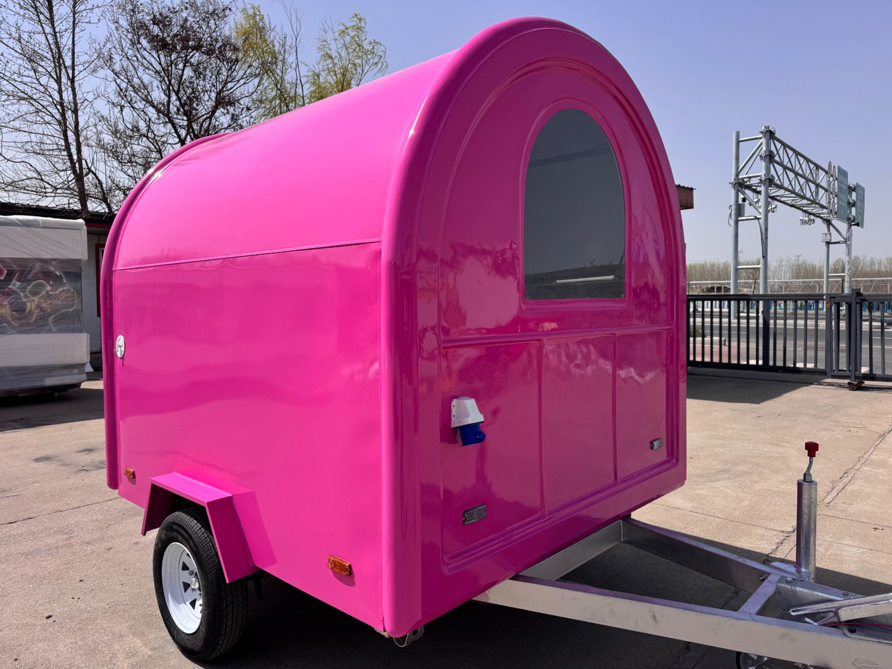 Deli Star Trailers EasyGo 230 Light - EU standards - Remorque magasin: photos 3 Deli Star Trailers EasyGo 230 Light - EU standards - Remorque magasin: photos 3