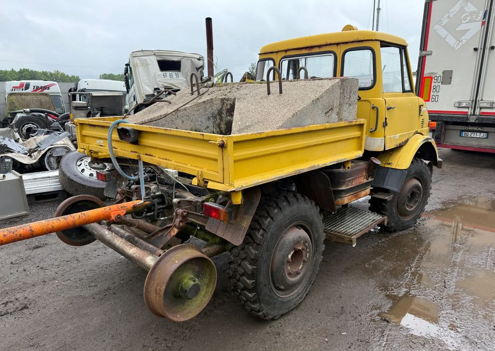 Mercedes-Benz UNIMOG 406B - Camion plateau: photos 4 Mercedes-Benz UNIMOG 406B - Camion plateau: photos 4