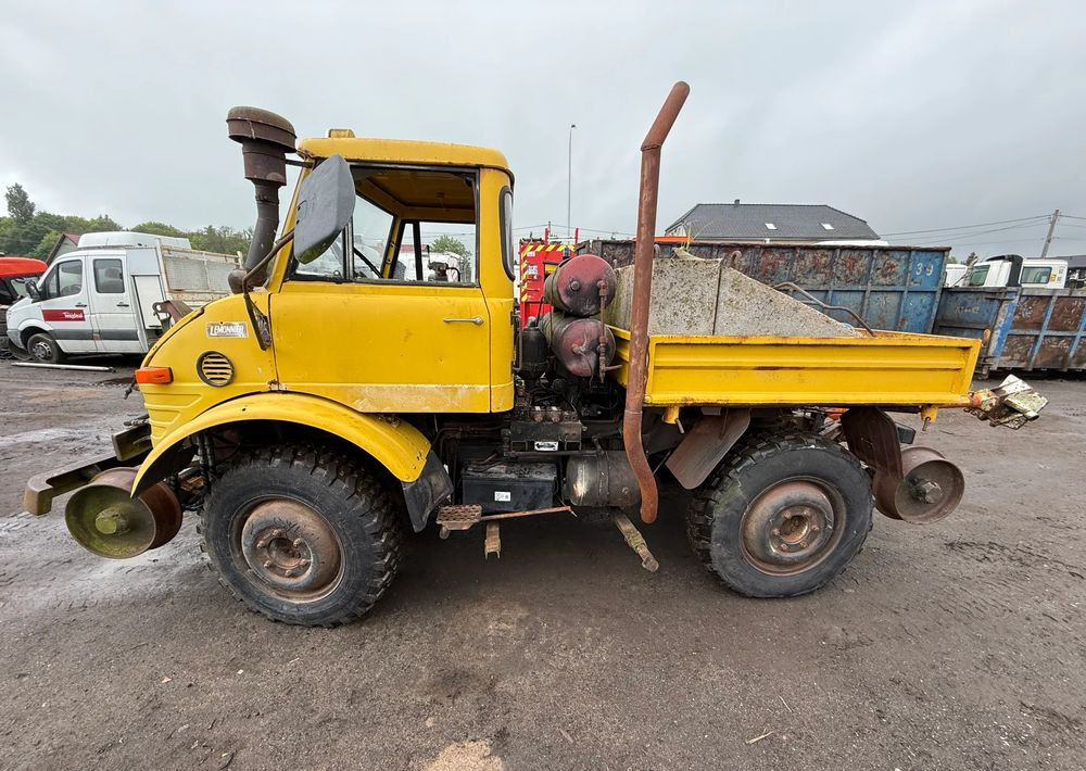 Mercedes-Benz UNIMOG 406B - Camion plateau: photos 2 Mercedes-Benz UNIMOG 406B - Camion plateau: photos 2