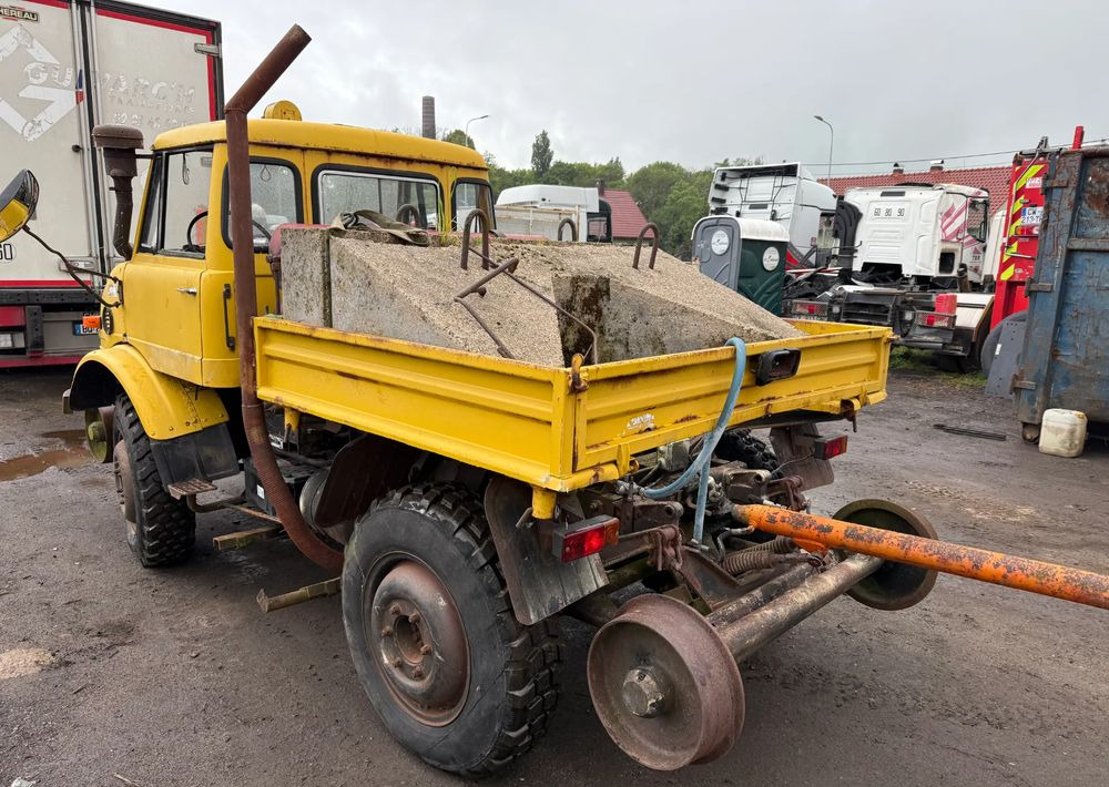 Mercedes-Benz UNIMOG 406B - Camion plateau: photos 3 Mercedes-Benz UNIMOG 406B - Camion plateau: photos 3
