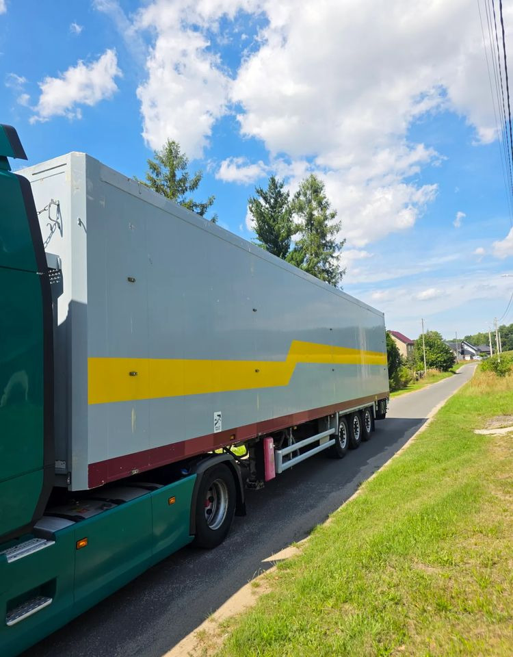 Stas S3-SZ334V - Semi-remorque à fond mouvant: photos 1 Stas S3-SZ334V - Semi-remorque à fond mouvant: photos 1