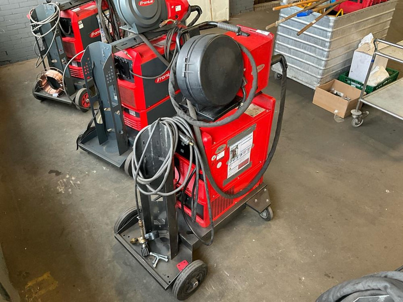 Fronius TransPulse Synergic 4000 - Machine à métaux: photos 3 Fronius TransPulse Synergic 4000 - Machine à métaux: photos 3