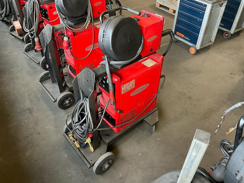 Fronius TransPulse Synergic 4000 - Machine à métaux: photos 3 Fronius TransPulse Synergic 4000 - Machine à métaux: photos 3