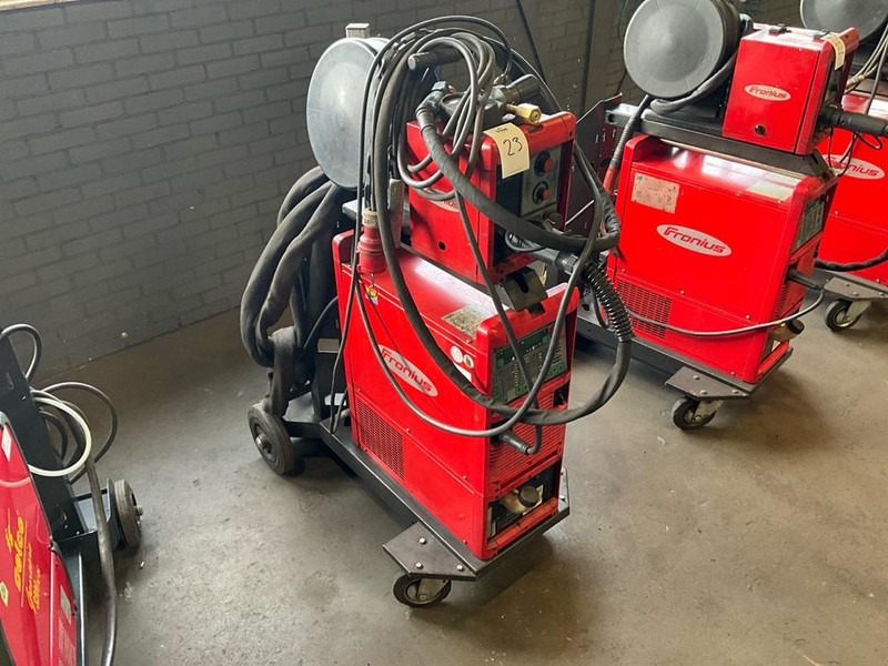 Fronius TransPulse Synergic 4000 - Machine à métaux: photos 2 Fronius TransPulse Synergic 4000 - Machine à métaux: photos 2