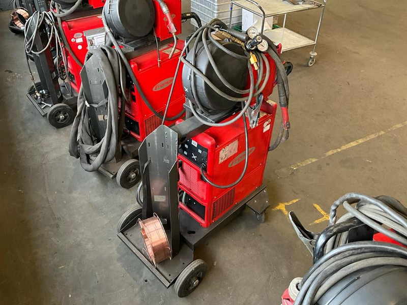 Fronius TransPulse Synergic 4000 - Machine à métaux: photos 3 Fronius TransPulse Synergic 4000 - Machine à métaux: photos 3
