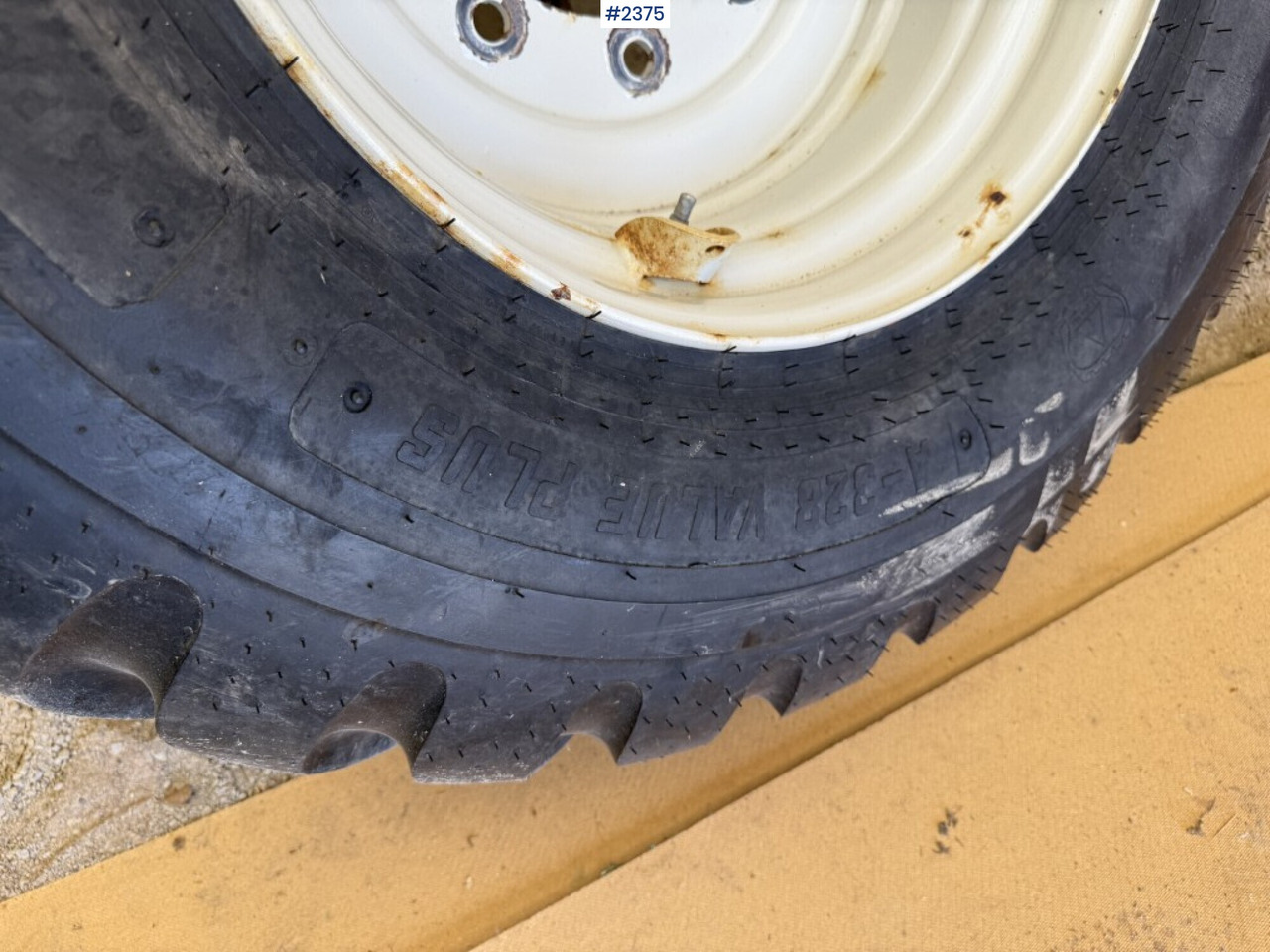 Alliance grass tires 500/60-22.5 - Pneus et jantes: photos 4 Alliance grass tires 500/60-22.5 - Pneus et jantes: photos 4