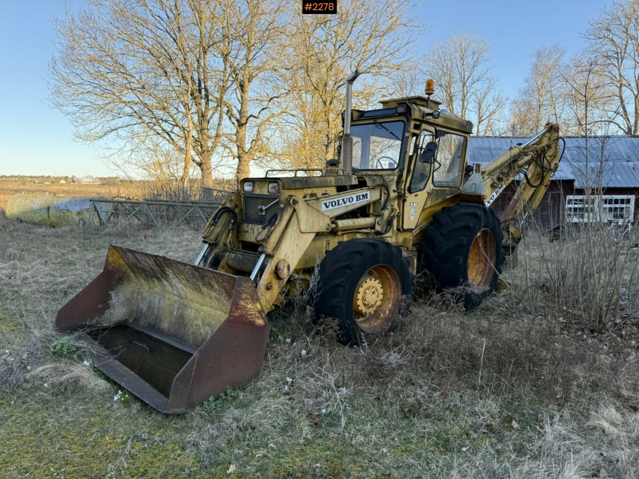 Backhoe loader Volvo BM 646 with attachments Repair object - Tractopelle: photos 1 Backhoe loader Volvo BM 646 with attachments Repair object - Tractopelle: photos 1