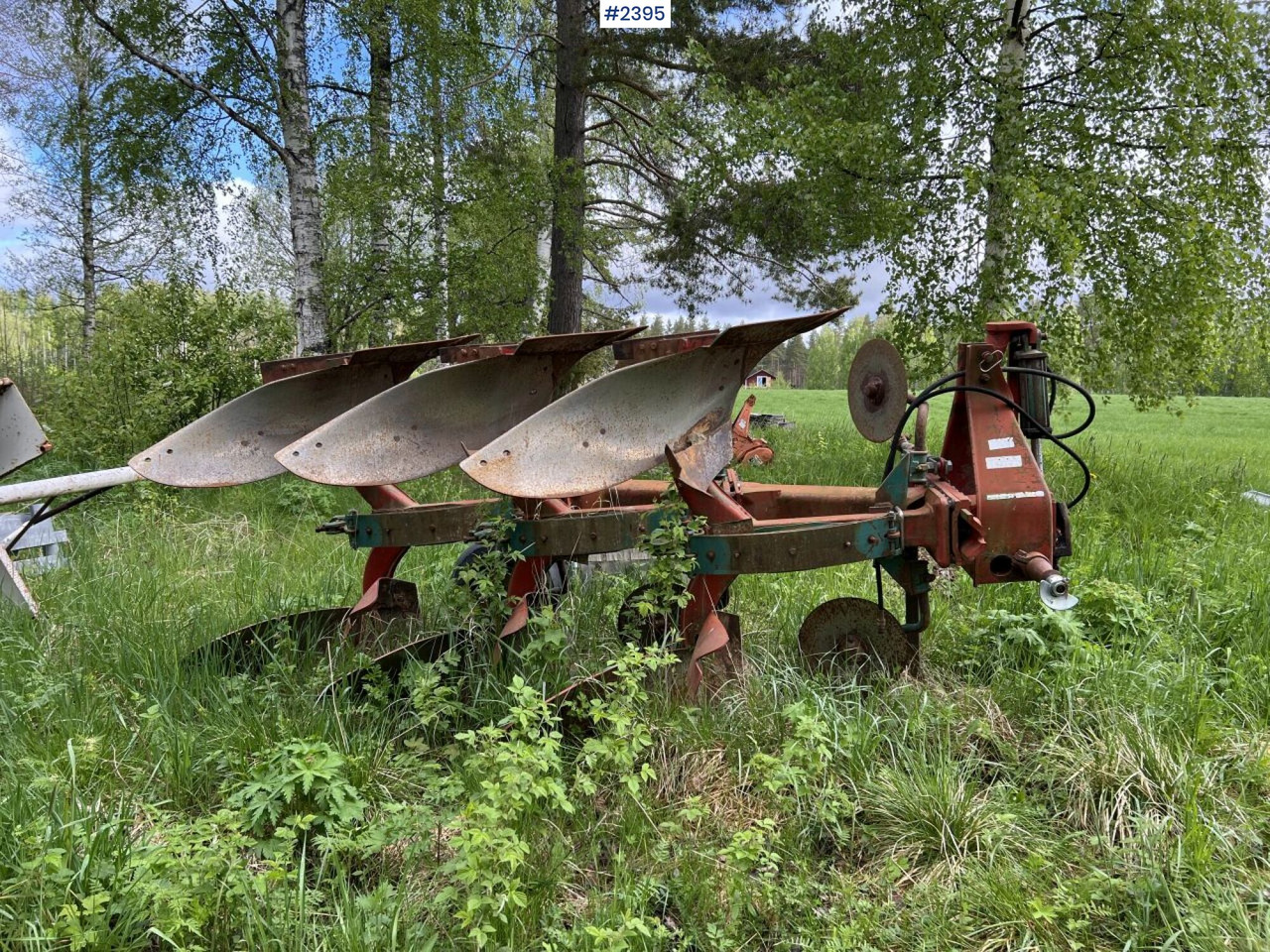 Kverneland 3-blade reversible plow - Outils du sol: photos 1 Kverneland 3-blade reversible plow - Outils du sol: photos 1