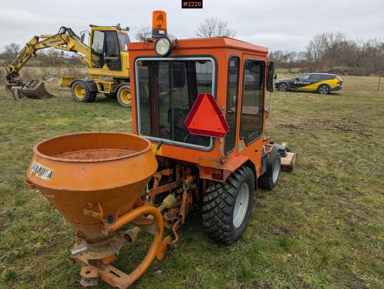 Tractor Holder P60 with multiple implements - Tracteur agricole: photos 2 Tractor Holder P60 with multiple implements - Tracteur agricole: photos 2