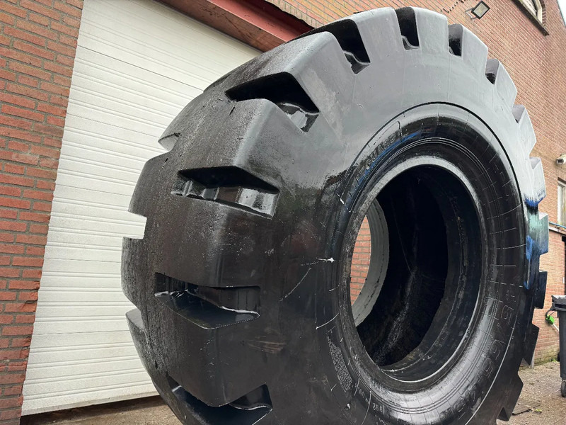 Diversen Liftguard L-5 45/65-45 HEAVY DUTY TIRE - Pneu: photos 3 Diversen Liftguard L-5 45/65-45 HEAVY DUTY TIRE - Pneu: photos 3