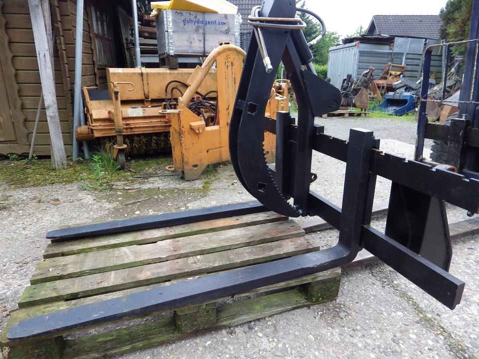 Palettengabel / Poltergabel hydr. Niederhalter (1100,00 netto) - Fourches: photos 1 Palettengabel / Poltergabel hydr. Niederhalter (1100,00 netto) - Fourches: photos 1