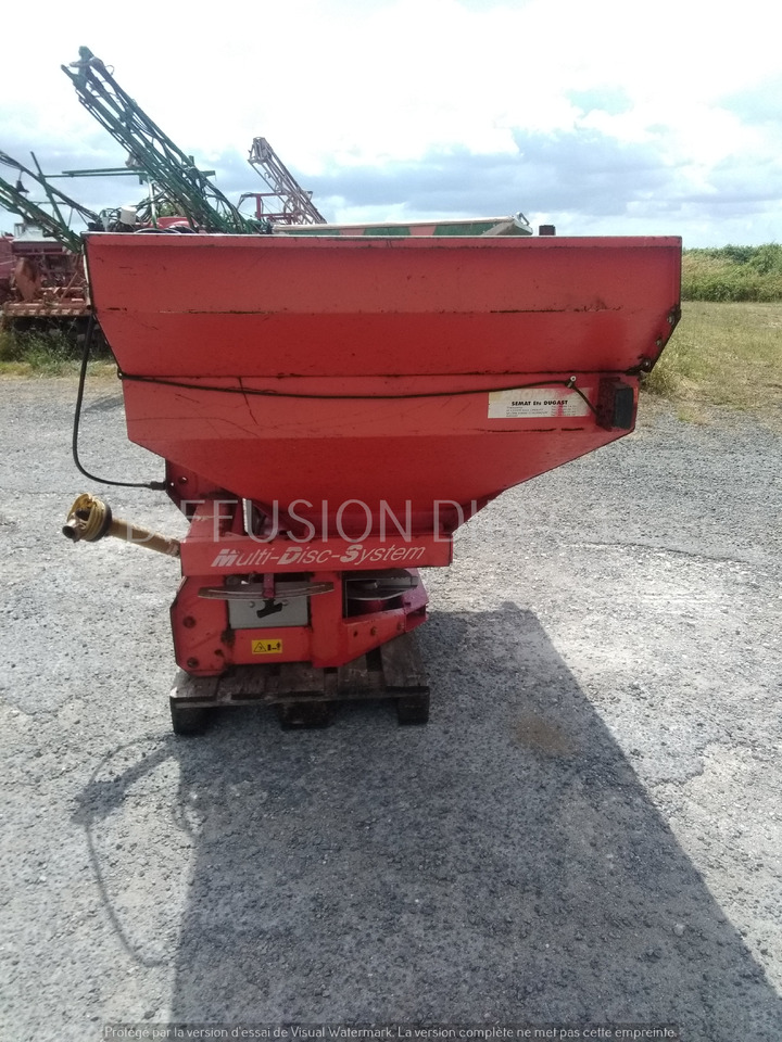 KUHN DISTRIBUTEUR D'ENGRAIS MDS 921 - Distributeur d'engrais: photos 3 KUHN DISTRIBUTEUR D'ENGRAIS MDS 921 - Distributeur d'engrais: photos 3