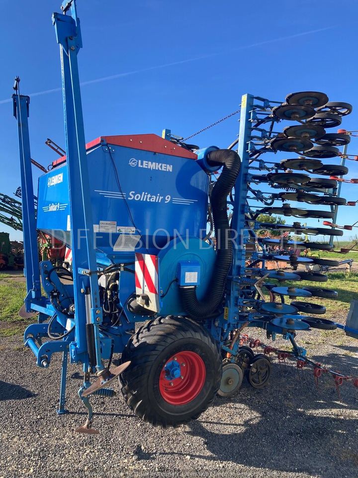 LEMKEN SEMOIR EN LIGNE SOLITAIR 9 - Semoir: photos 3 LEMKEN SEMOIR EN LIGNE SOLITAIR 9 - Semoir: photos 3