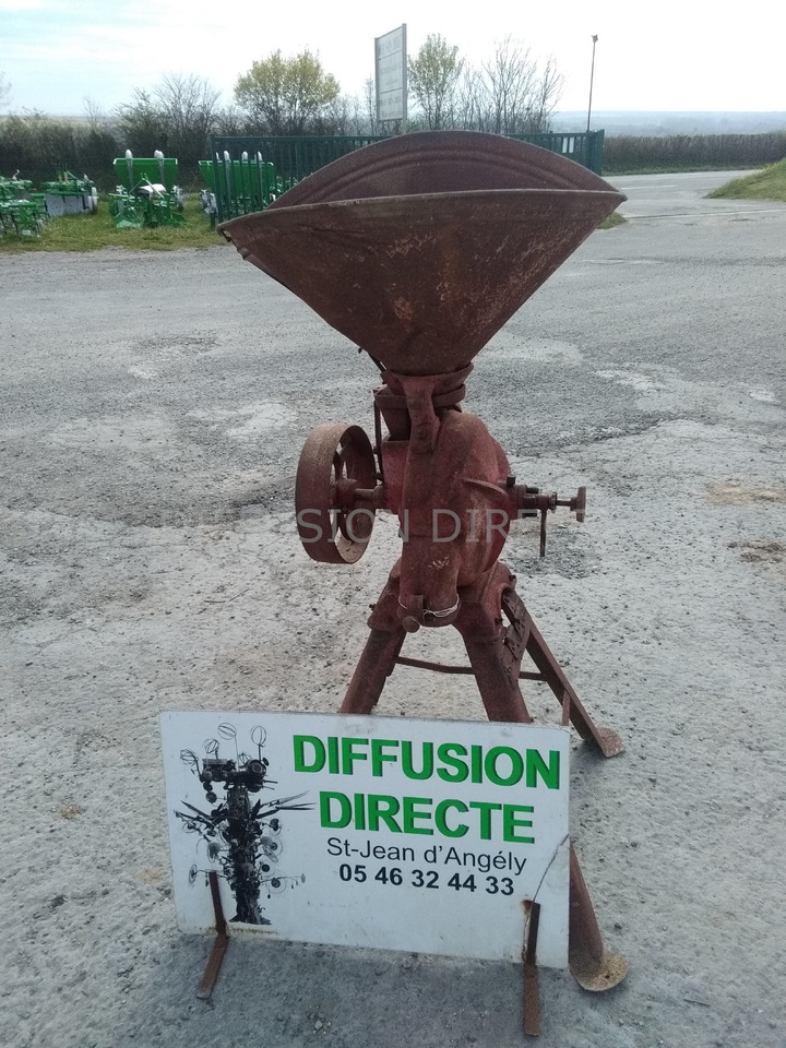 MOULIN A FARINE - Équipement de traitement post-récolte: photos 1 MOULIN A FARINE - Équipement de traitement post-récolte: photos 1