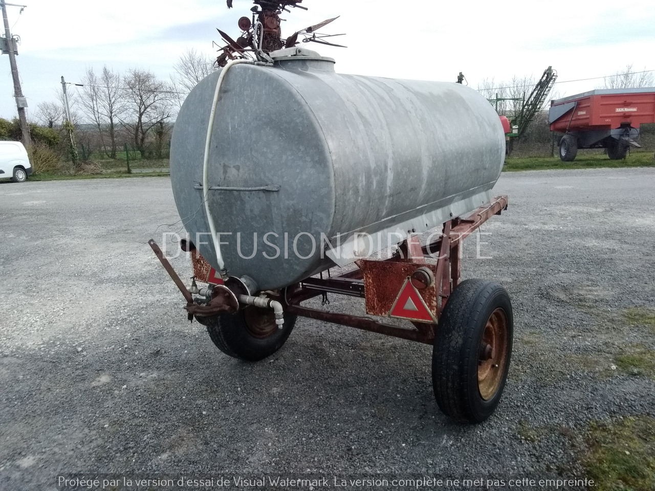 TONNE A EAU 1500 - Remorque citerne: photos 2 TONNE A EAU 1500 - Remorque citerne: photos 2