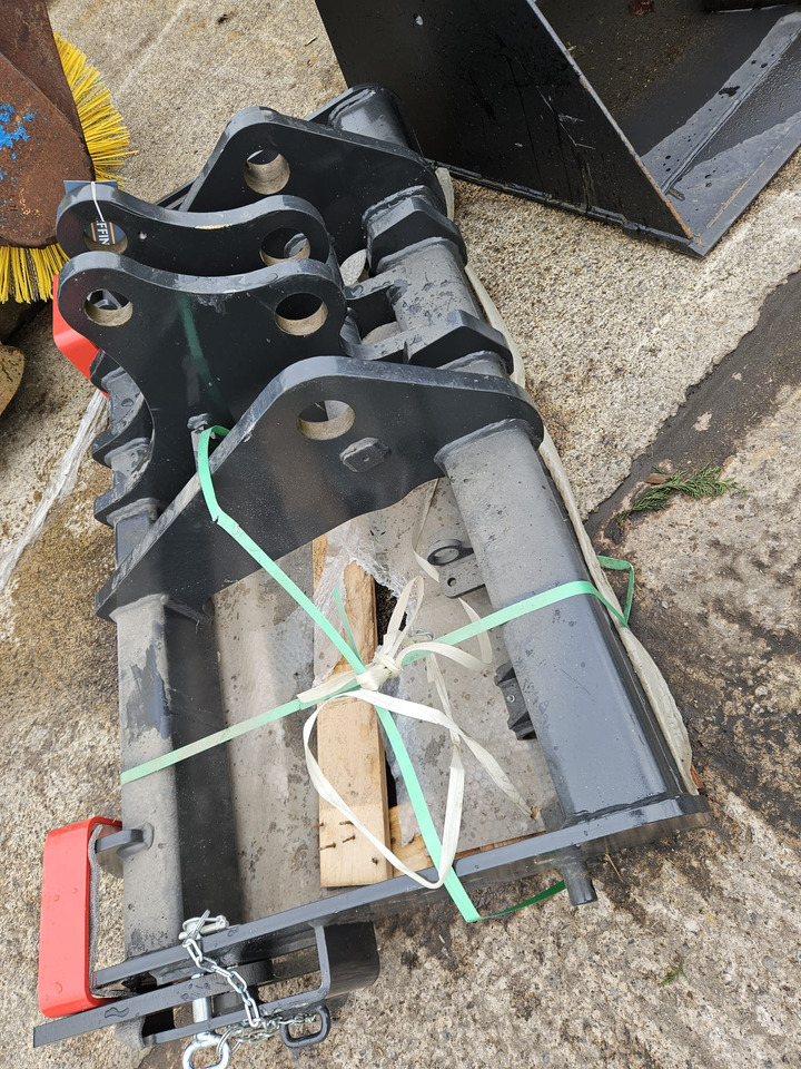 JCB QFit carriage/headsotck to fit onto a Bobcat/MF Telehandler - Accessoire pour Chariot télescopique: photos 2 JCB QFit carriage/headsotck to fit onto a Bobcat/MF Telehandler - Accessoire pour Chariot télescopique: photos 2