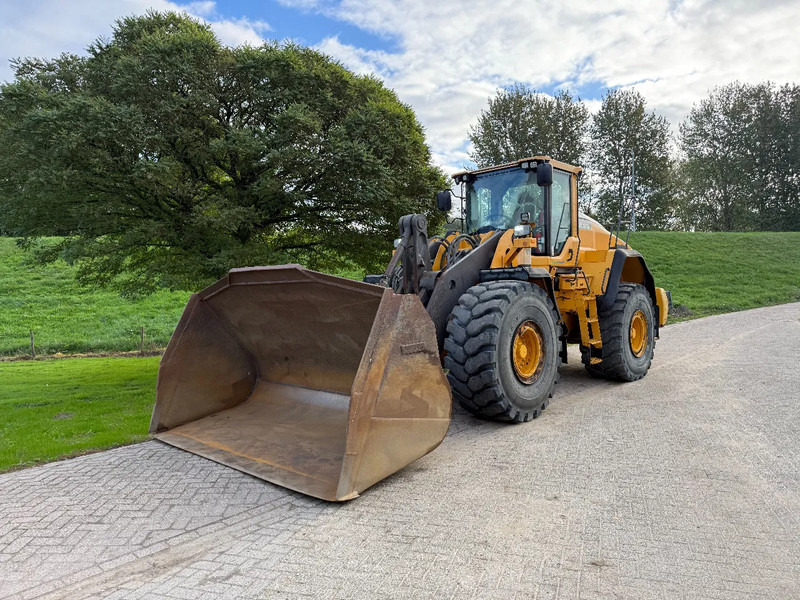 Volvo L180H CDC First Owner orginal Good Tyres - Chargeuse sur pneus: photos 1 Volvo L180H CDC First Owner orginal Good Tyres - Chargeuse sur pneus: photos 1