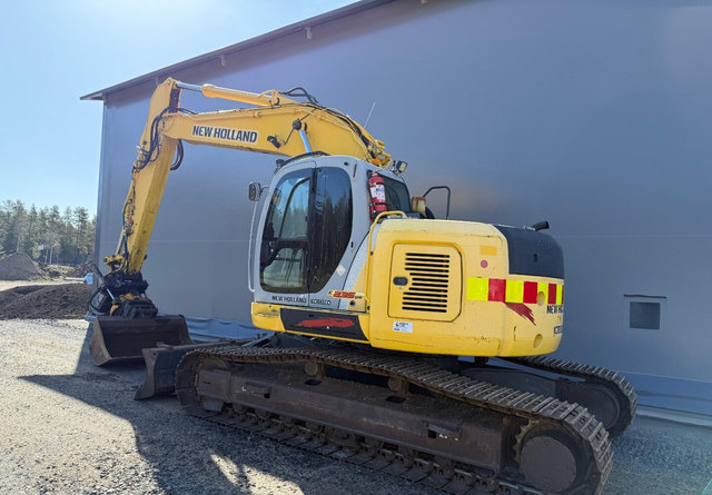 New Holland E235SR - Pelle sur chenille: photos 3 New Holland E235SR - Pelle sur chenille: photos 3