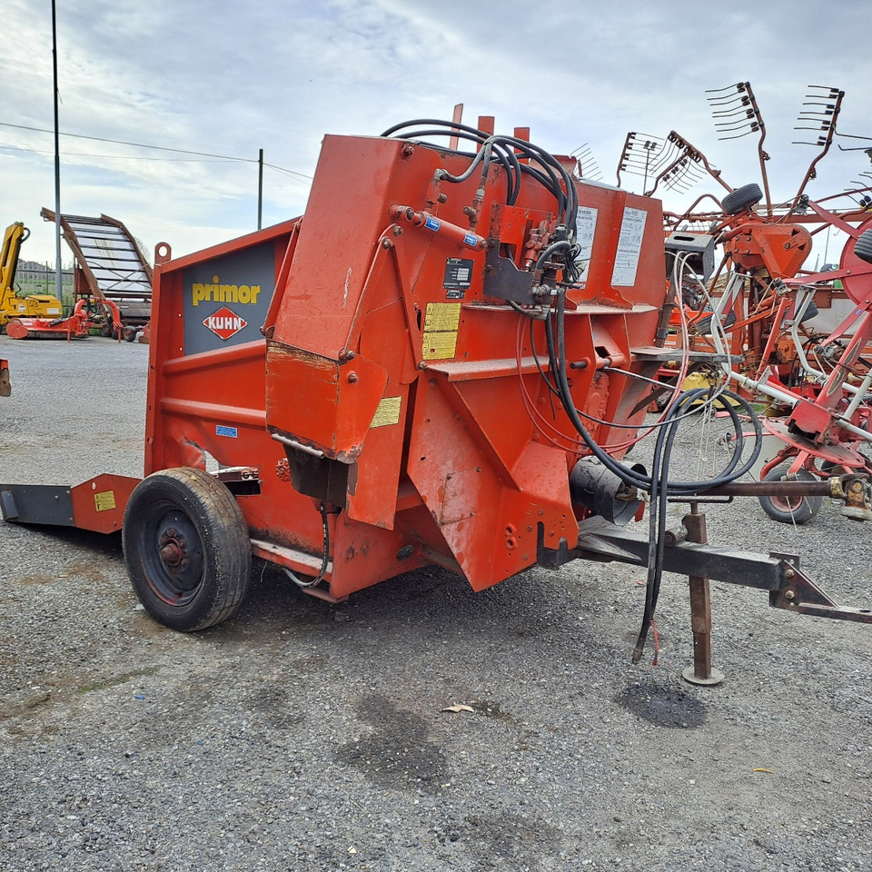 IMPAGLIATRICE KUHN PRIMOR PP - Pailleuse: photos 2 IMPAGLIATRICE KUHN PRIMOR PP - Pailleuse: photos 2