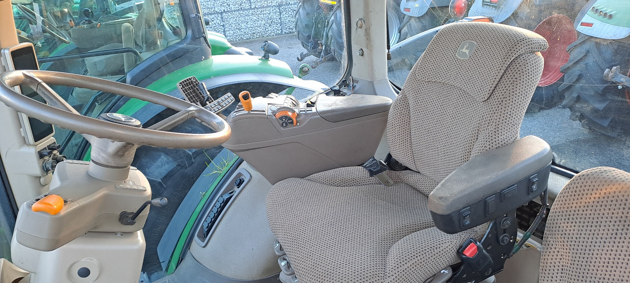 JOHN DEERE 7230R - ASTA AGRIBERTOCCHI - Tracteur agricole: photos 4 JOHN DEERE 7230R - ASTA AGRIBERTOCCHI - Tracteur agricole: photos 4